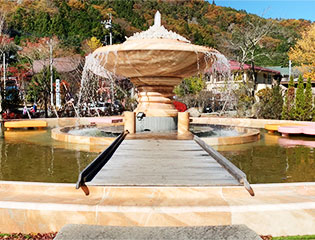 昇仙峡の新名所、水晶の大噴水クリスタルファウンテンが隣接する昇仙峡